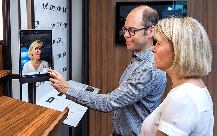 Eyewear professional and patient using the custom fit scanner in and eyewear facility