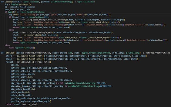 Un écran noir rempli de lignes de code multicolores