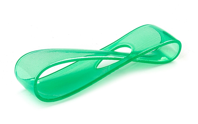 Une boucle infinie translucide verte imprimée en 3D, fabriquée en TuskXC2700T avec une finition technique transparente + couleur.